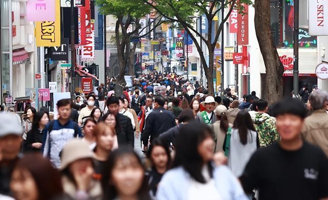 港媒：韩国一些人要求废除中国公民免签入境政策，并全面强化外国人入境审查和犯罪管理
