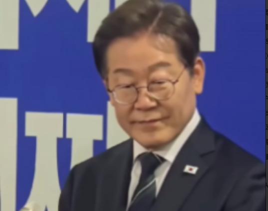 有外国记者问韩国总统李在明，中国若武统台湾你帮不帮？李在明笑着说，那是别人的家务