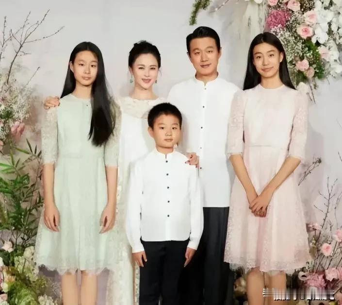 演艺圈里罕见的没有绯闻的佟大为！

佟大为和关悦夫妻是娱乐圈的一股清流，没有任何