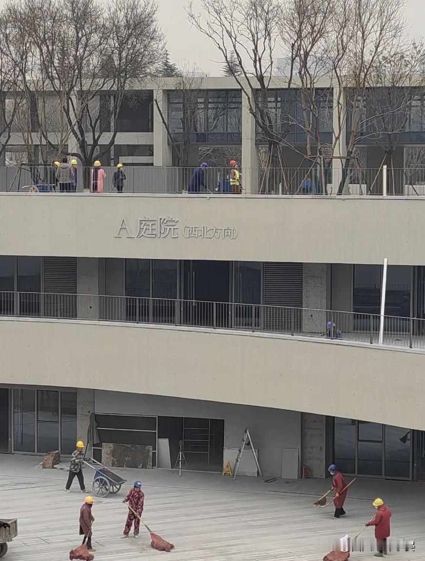 西安行政中心环岛广场完工 即将开放迎客

好消息！西安行政中心环岛改造工程全面竣