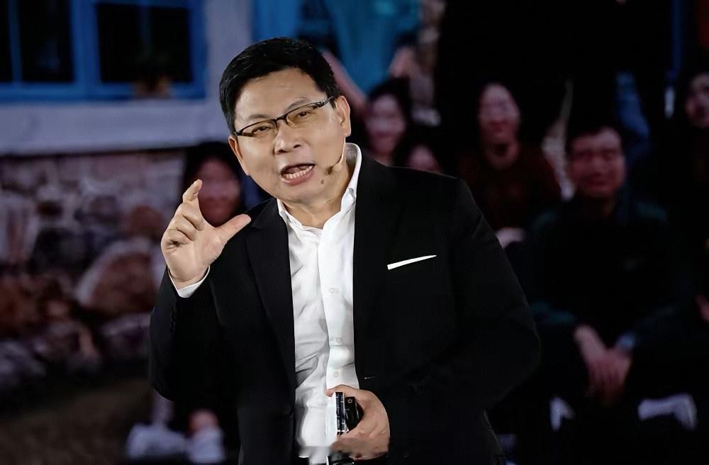 又升职了！现在余承东正式担任华为终端有限公司董事长。原华为终端有限公司董事长郭平