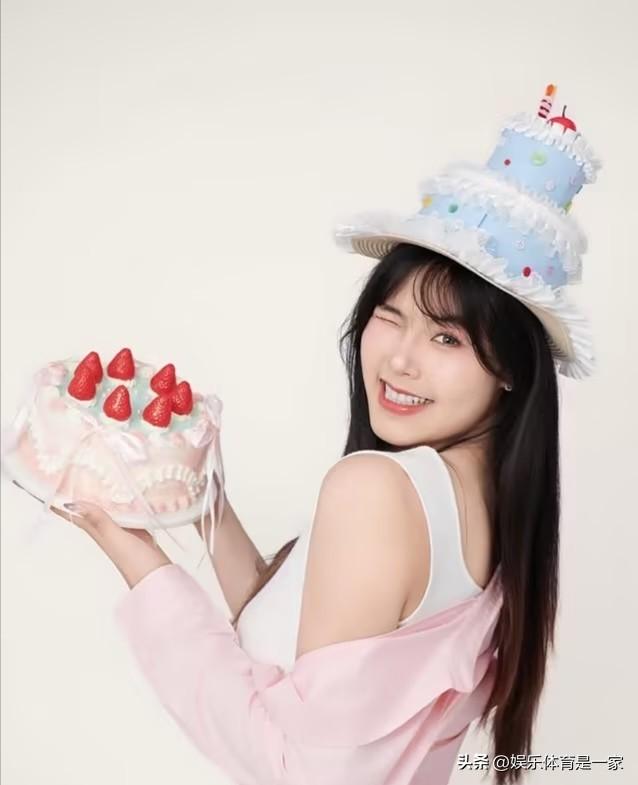 生日快乐！李月汝27岁晒照：被爱包围，为自己干杯

北京时间3月29日，中国女篮