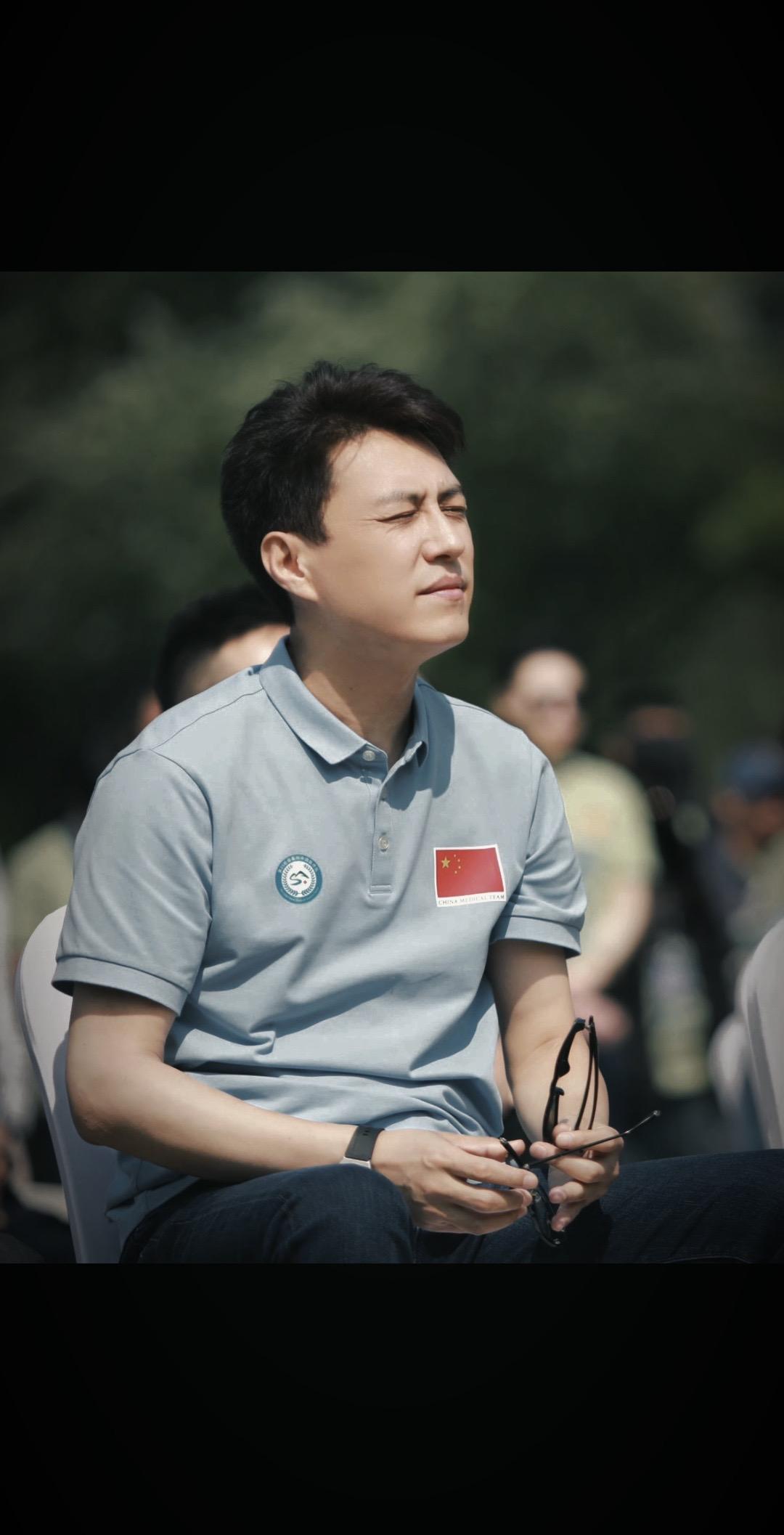 靳东