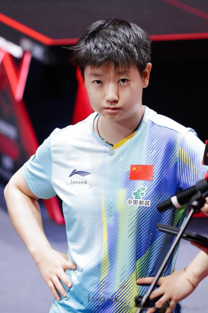 这绝对是孩子找妈妈的眼神孙颖莎