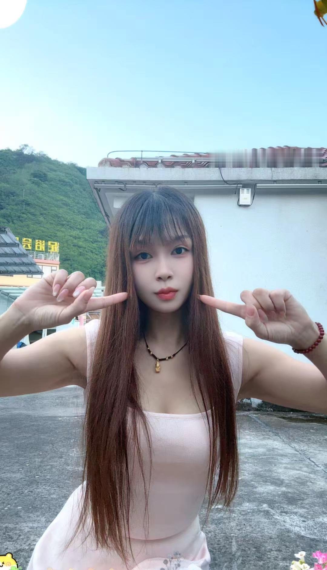 总以为自己还年轻,却略了岁月的脚步,当身边的一道道风景变成了回忆,却然发现, 风
