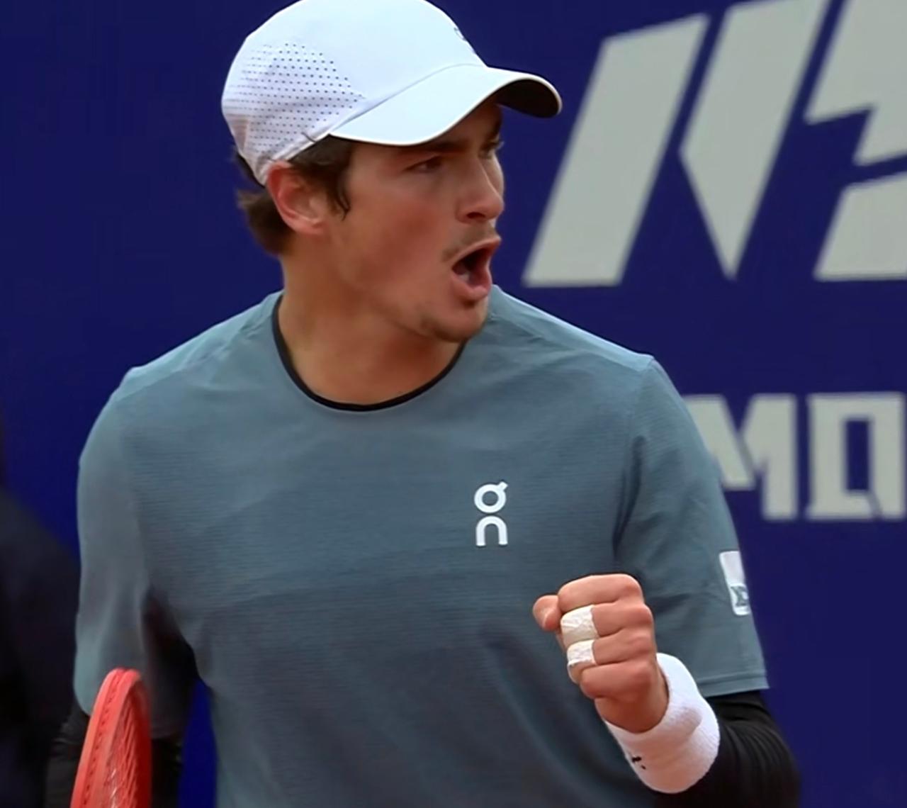 新生代丰塞卡ATP500慕尼黑站第一轮完胜塔比洛
        北京时间202