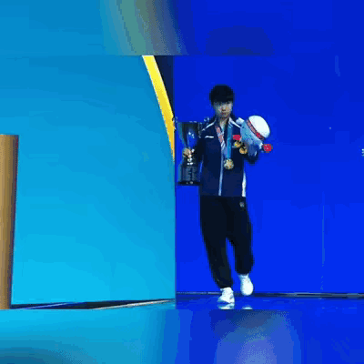 莎头又在领奖台“拌嘴”！没吵赢的王楚钦，地位肉眼可见变低

笑死了，又顶峰“吵架