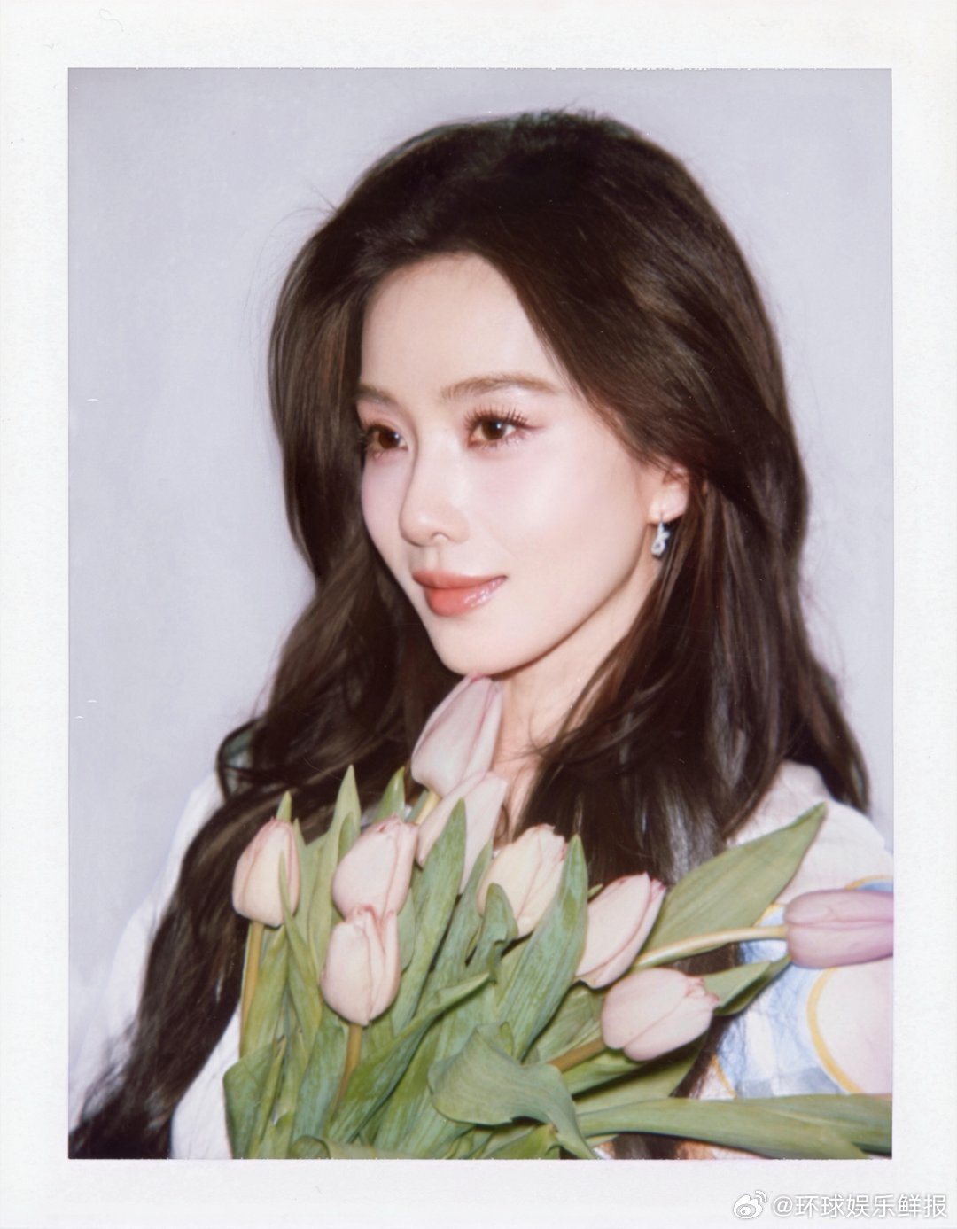 刘诗诗生日捧花撕拉片刘诗诗嘟嘴撕拉片杨幂连续五年为刘诗诗庆生 刘诗诗今日生日氛围