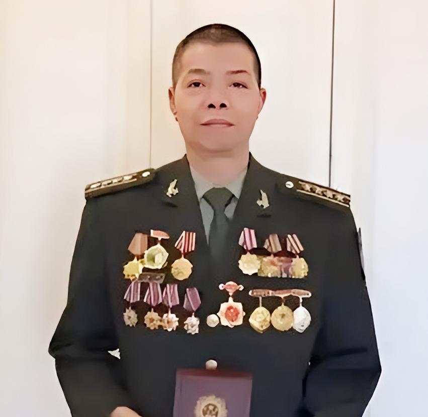 1985年，越战期间侦察员隆志勇乔装过境侦察，越军却将其认了出来。越军直接朝他开