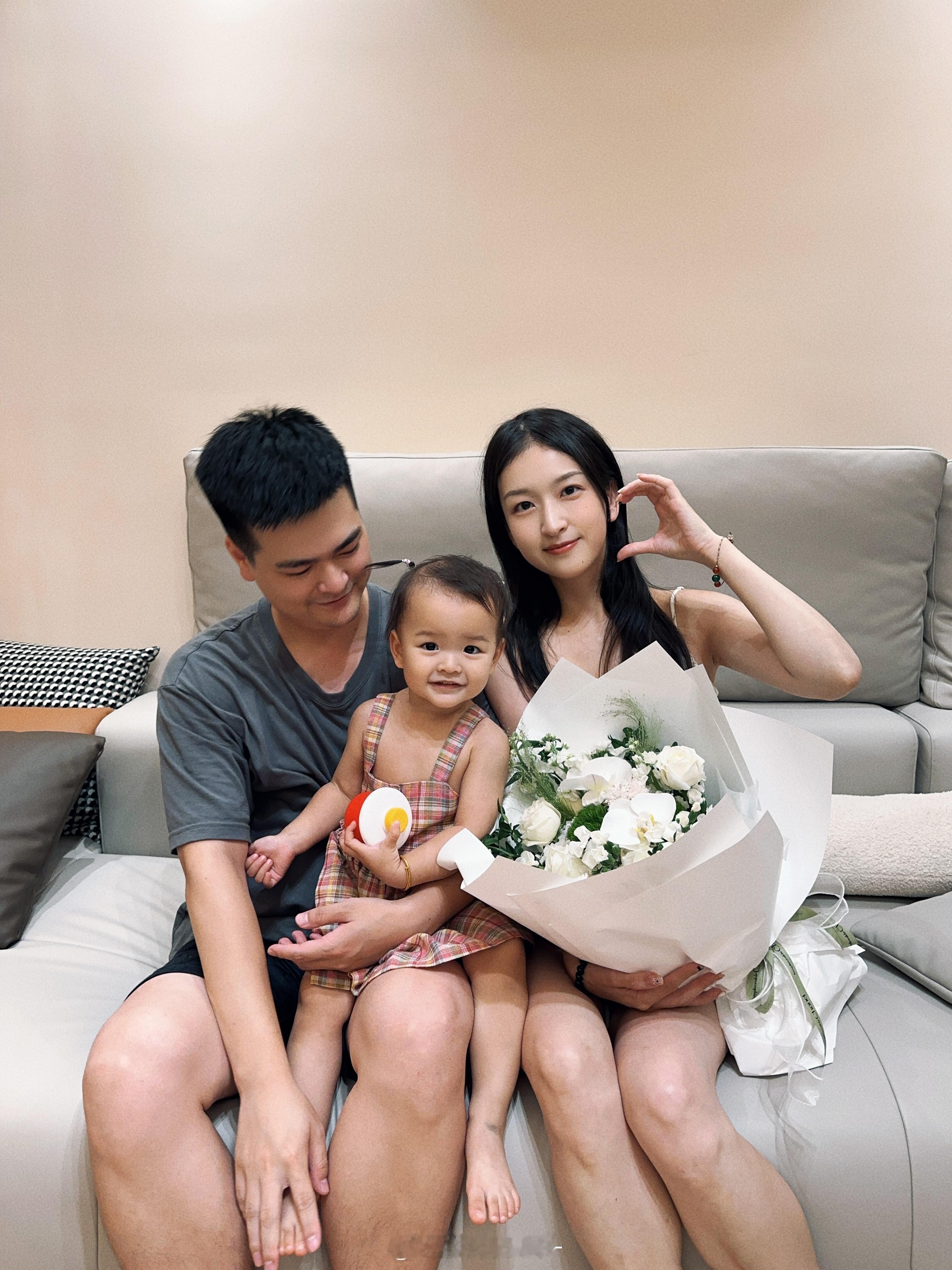 恭喜 在一起满12年啦​​​