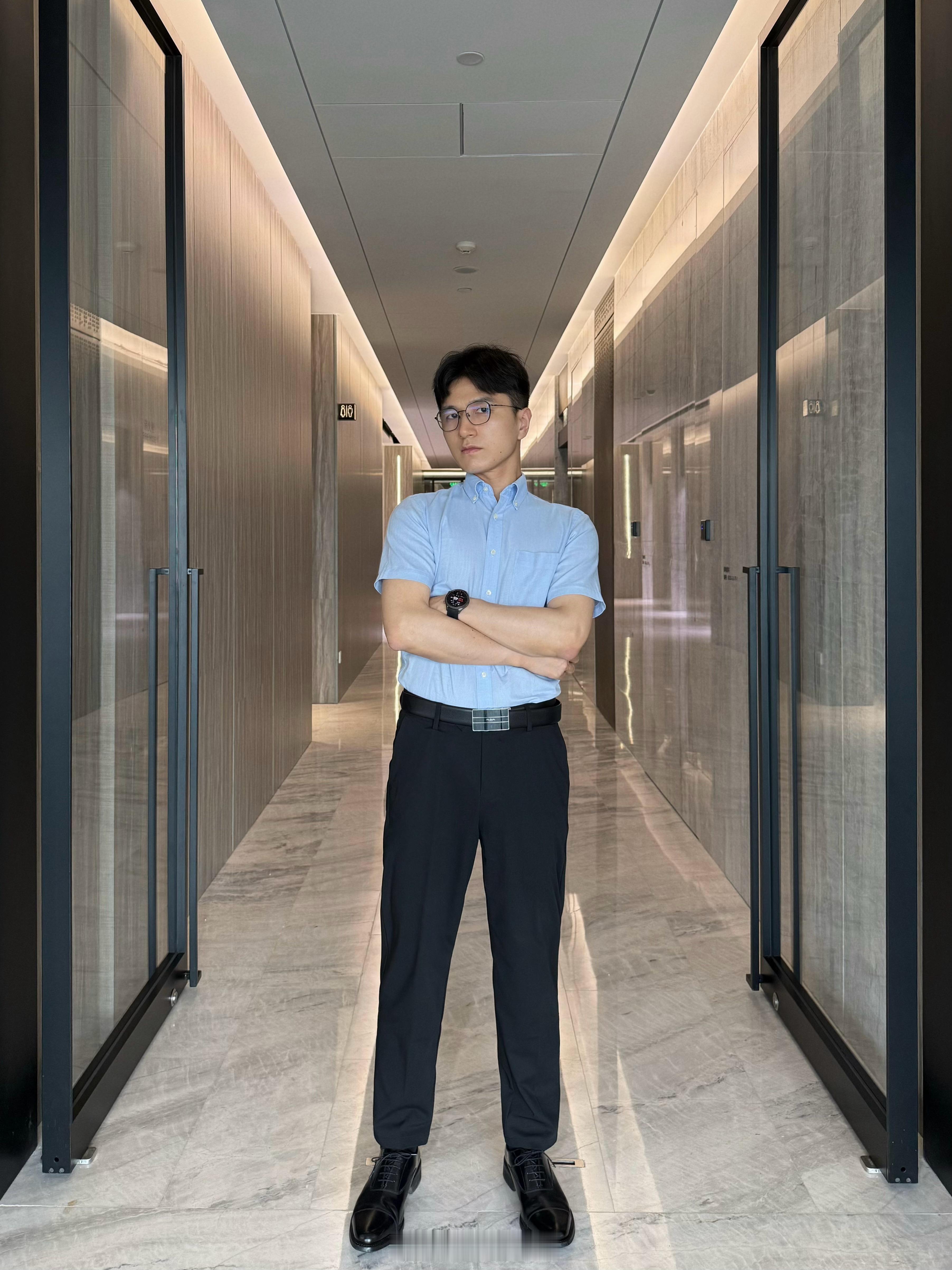 好久没穿短袖衬衫。 ​​​