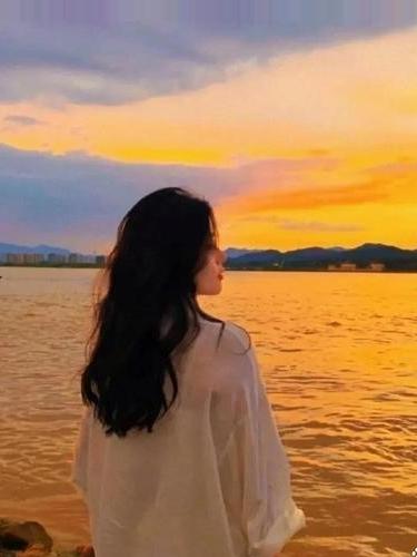 做人，诚信二字最值钱
 
做人其实很简单，就看两个字：诚信。
你说话算数，别人才