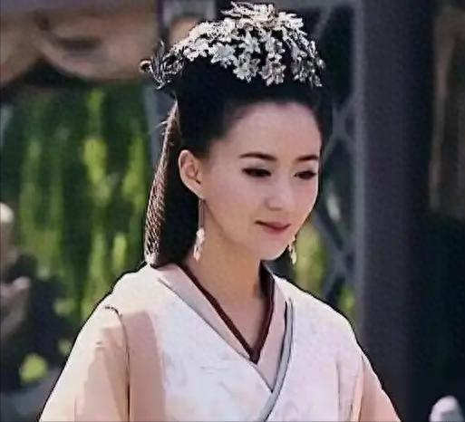生了四个儿子，当了多年王后，死后却连个名字都没留下。没有陵园，没有追封，史书上甚