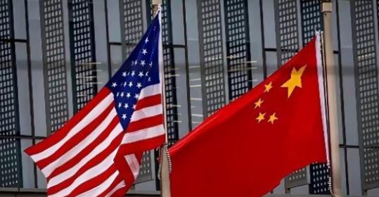 菲律宾倒向了美国，新加坡倒向了美国，柬埔寨倒向了美国，越南也在倒向美国的路上。我