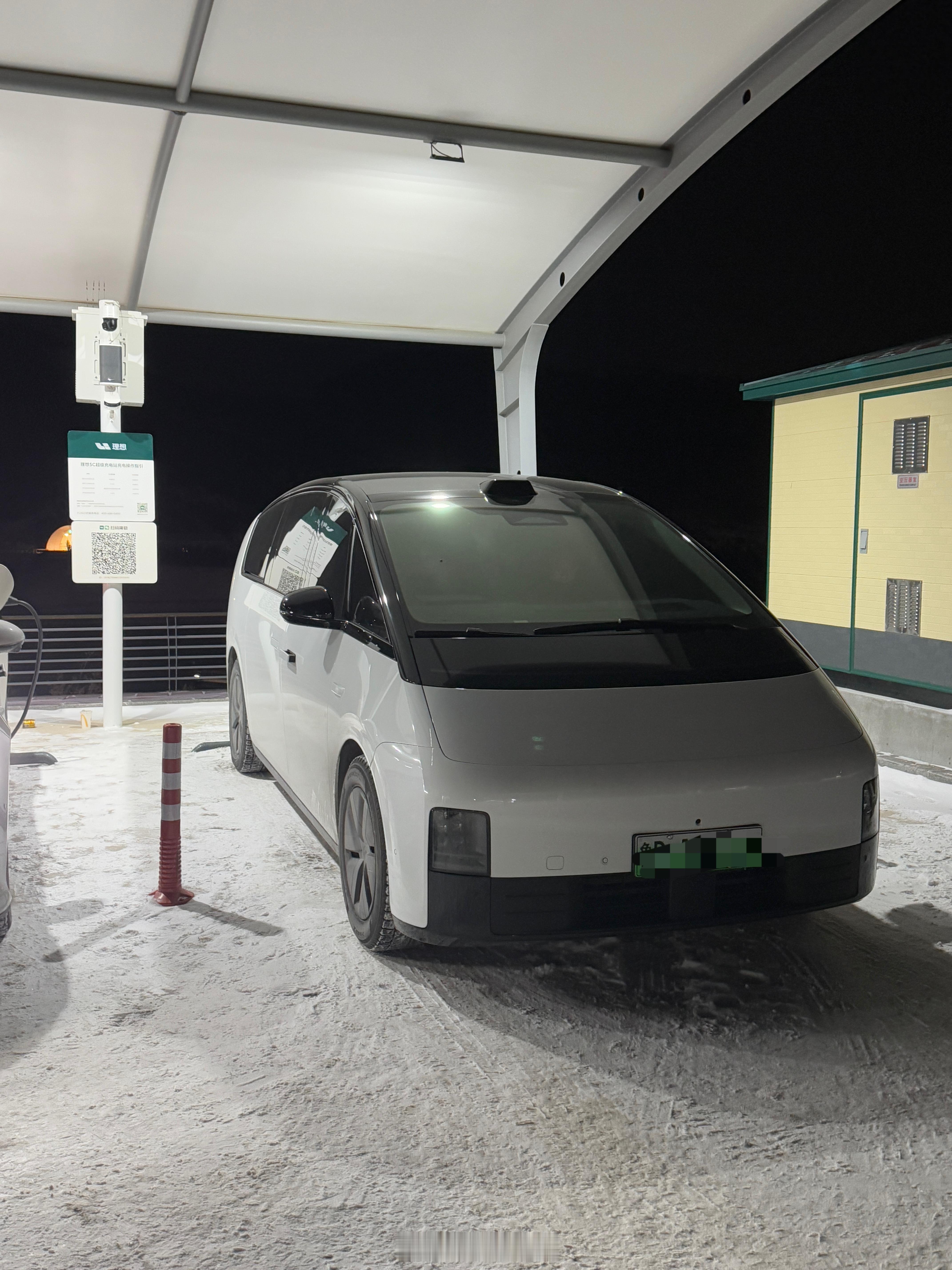 来了个MEGA车主充电，大哥说零下20度也能跑到520kw🥶🥶  