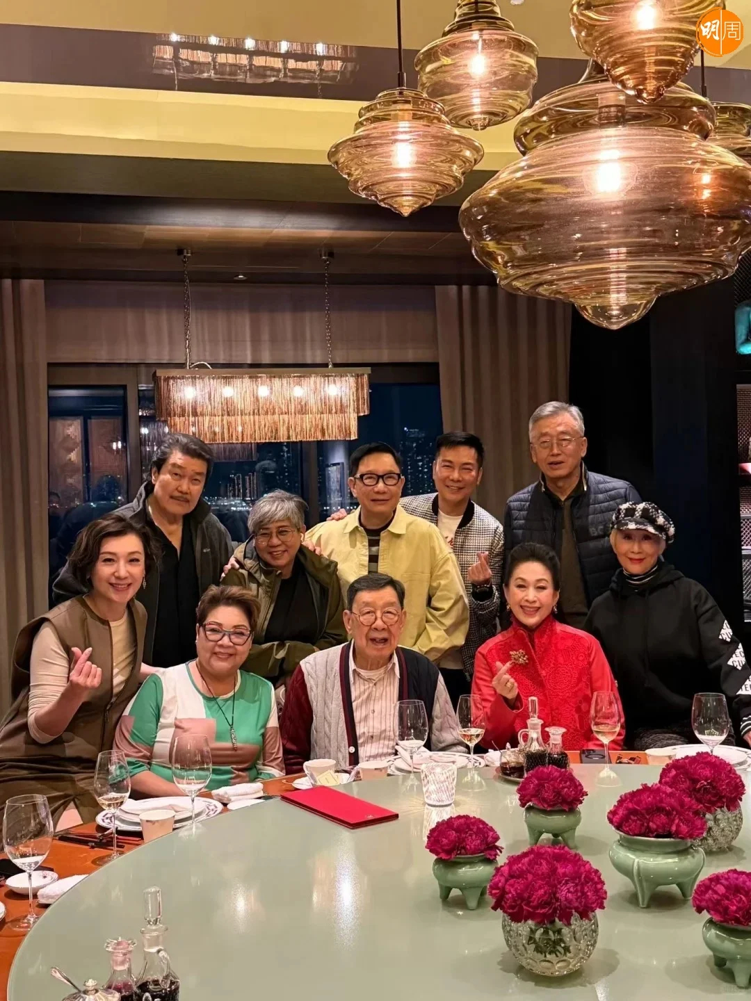 “鬼后”王玉环事业有成，一班演艺界好友为她庆生。她在社交网留言：感恩胡枫、肥妈（