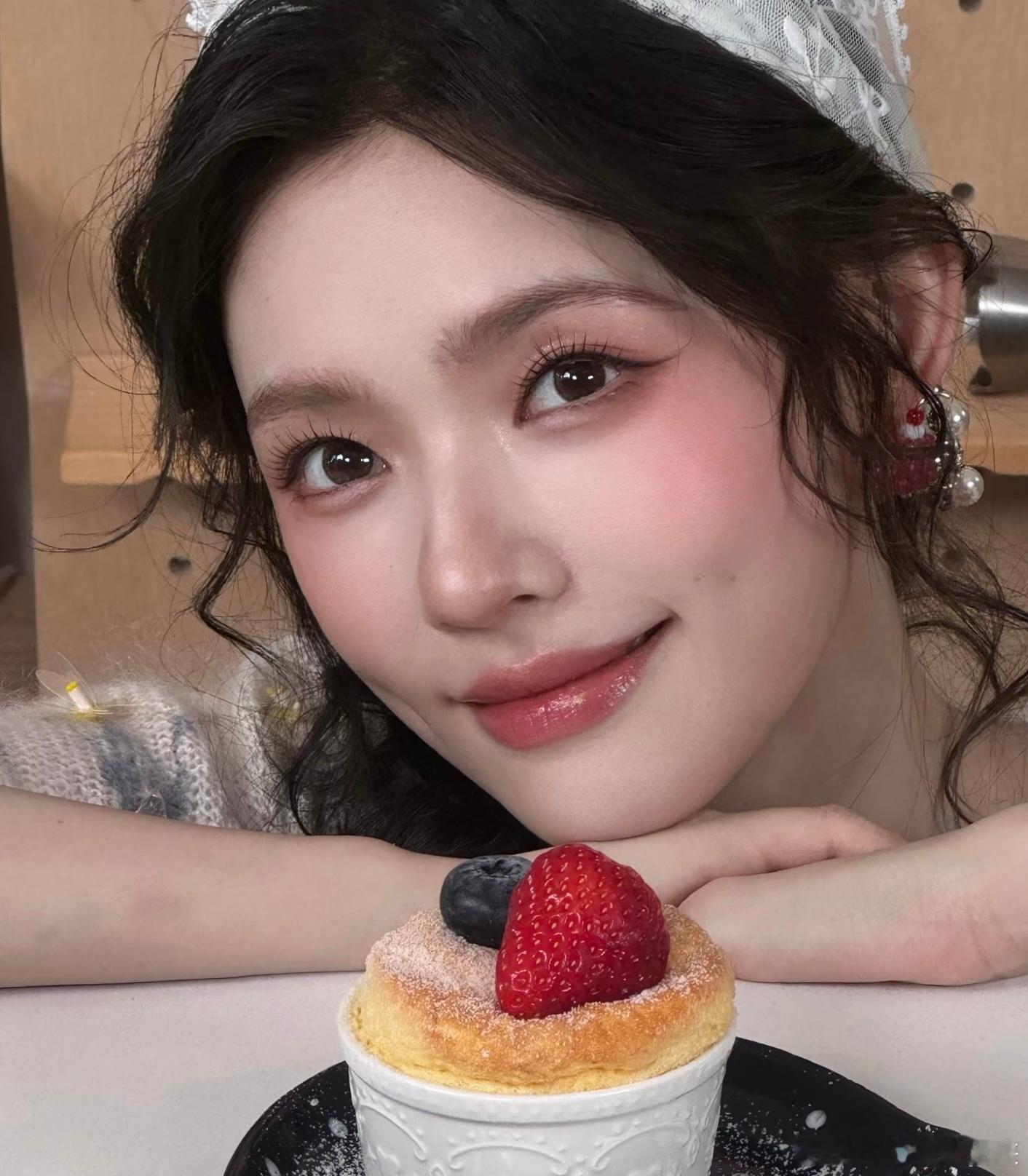 林允我真的要夸你啦，生图直出美貌这么权威就就算了，怎么还能这么甜啊 