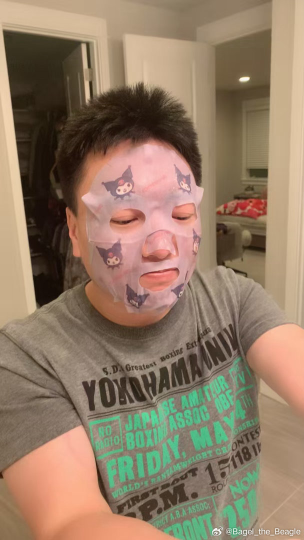 迷上pyq，真想屏蔽她，每条下面都给我乱留言，还逼我点赞她  娃的脸太小，浪费，
