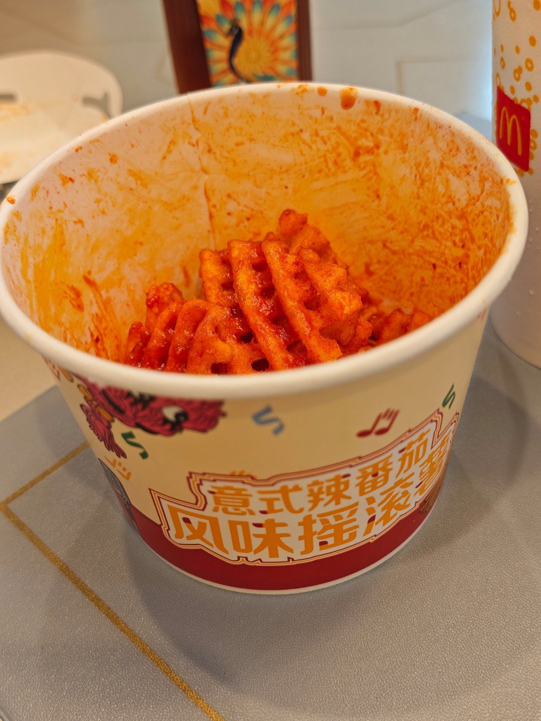 家人们麦当劳这个意式辣番茄风味摇滚薯巨好吃但我闺蜜跟我说这个是店里销量最差的我真