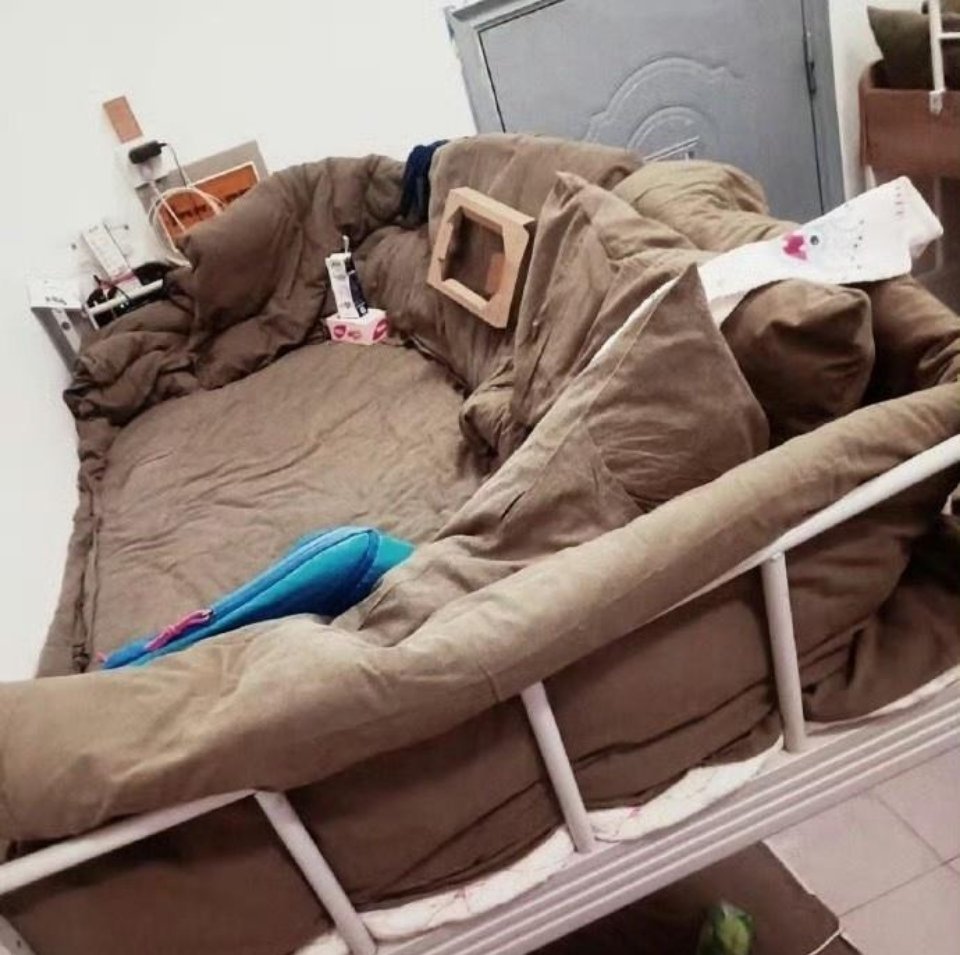 只有大学生才懂这个上铺的含金量 