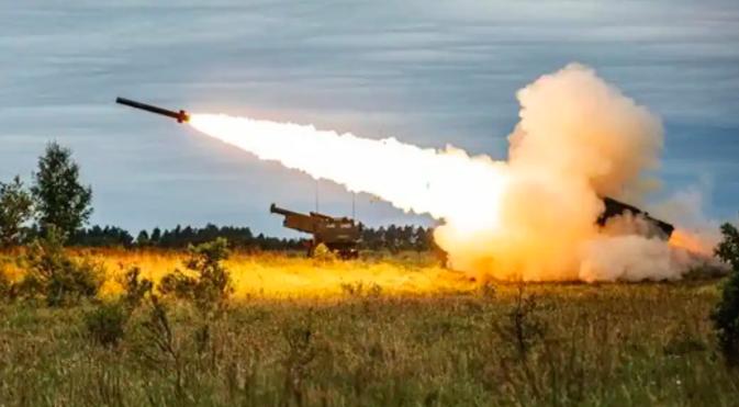 美：你们怎么又要军事演习了？
中：嗯，没错······事前演习演习
这次是彩排