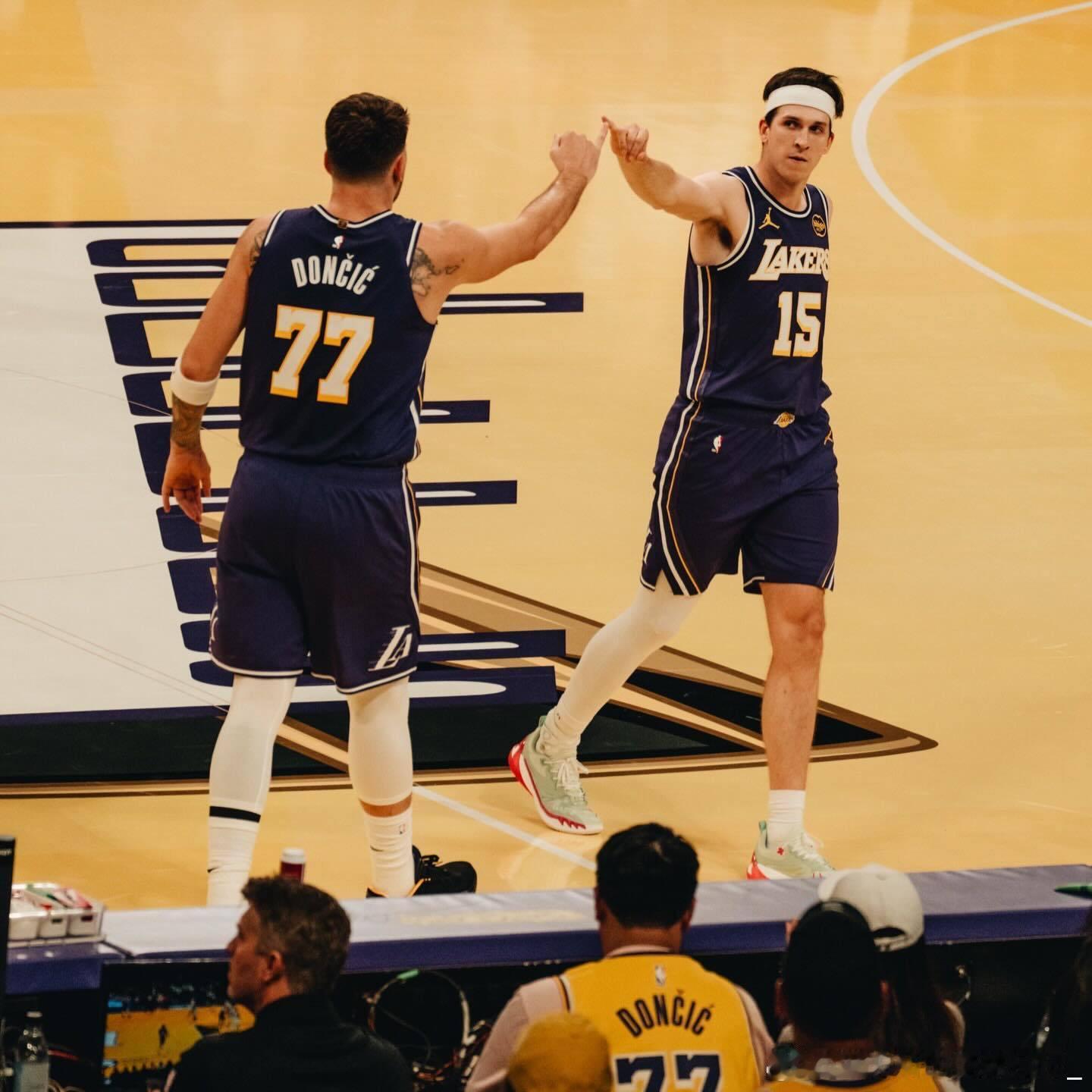 好哥俩一辈子🤝湖人国度