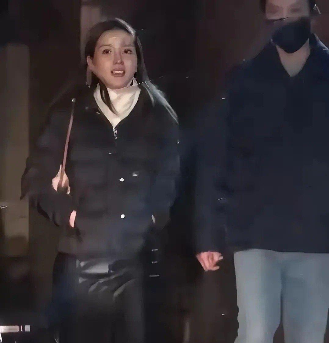 冯绍峰的新女友，一眼就能看出科技与狠活，不知道微do了多少，感觉和叶珂应该是同一