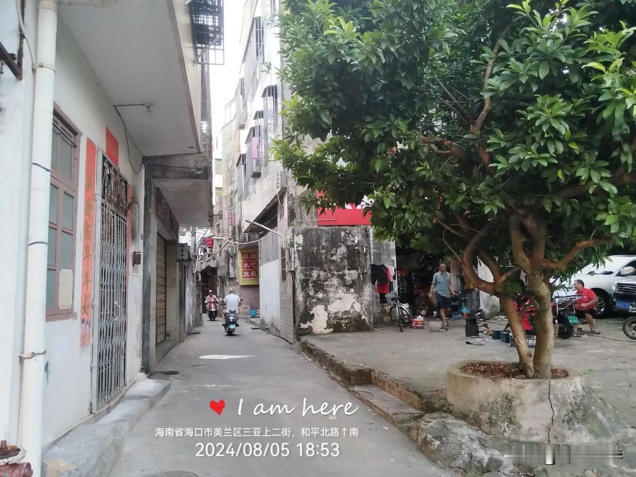 三亚民俗风情街
三亚上二街，和平北路口往南步行进入，你就可感受这里的民居氛围，以