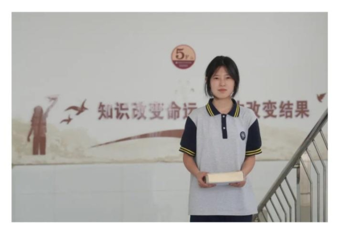 打工的父亲文/司马南①原来与清一色来自北京大学、剑桥大学、麻省理工学院、普林斯顿