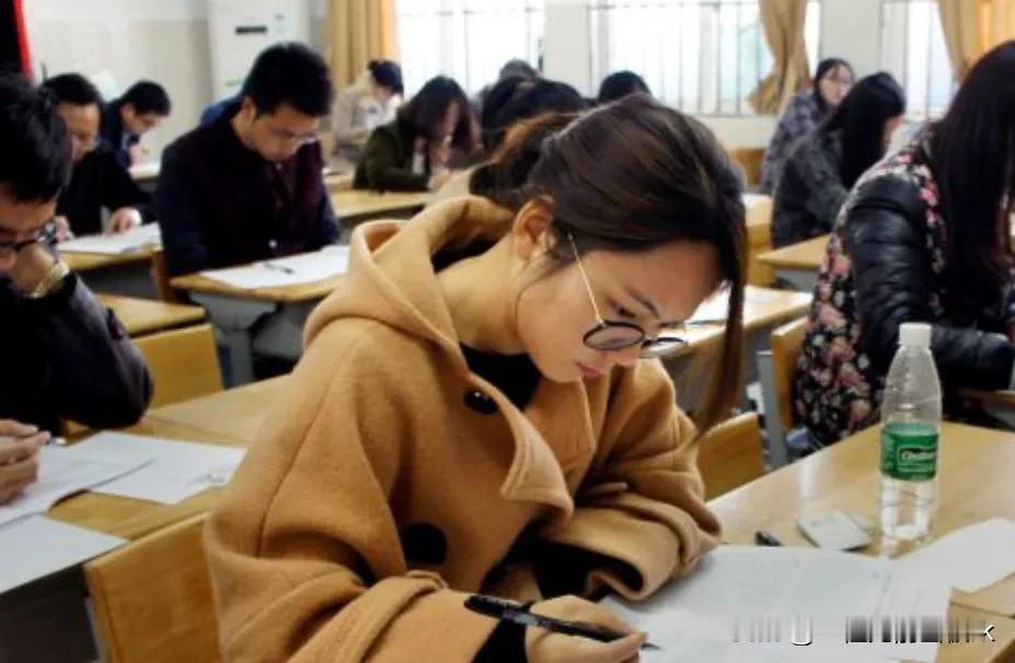打算参加公务员考试的孩子们，在选择公务员岗位时，需要考虑哪几个方面呢？

1. 