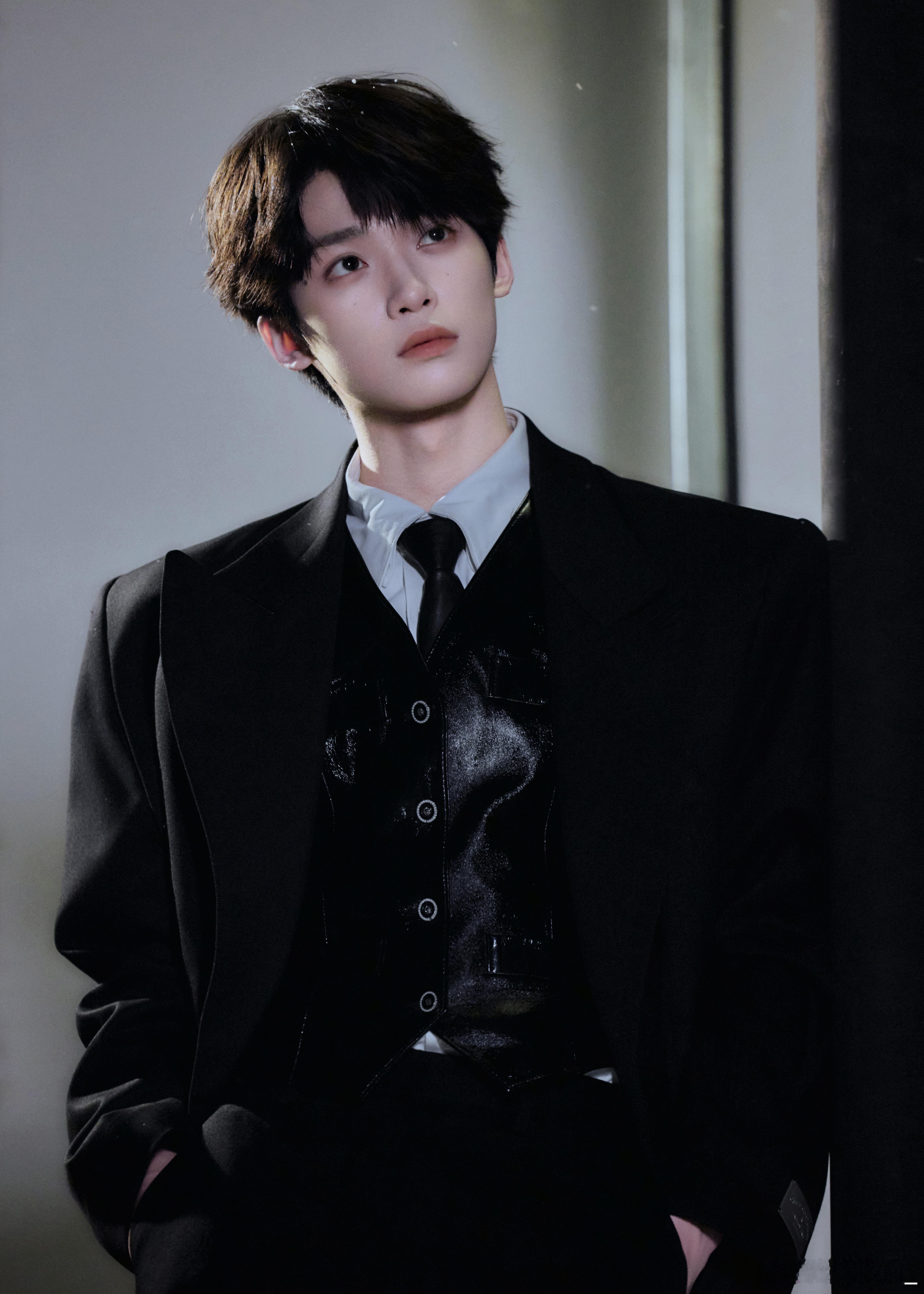 网易严选代言人梓渝 🔮梓渝游点意思2026巡回演唱会我踩着你留下的星光碎片前行