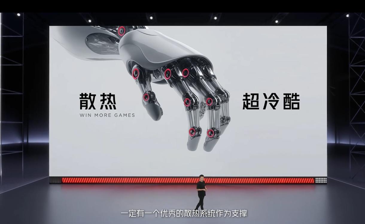 风冷主动散热还是有效果的，不然红魔也不会搞这么多年大家要是在意手机散热方面的表现