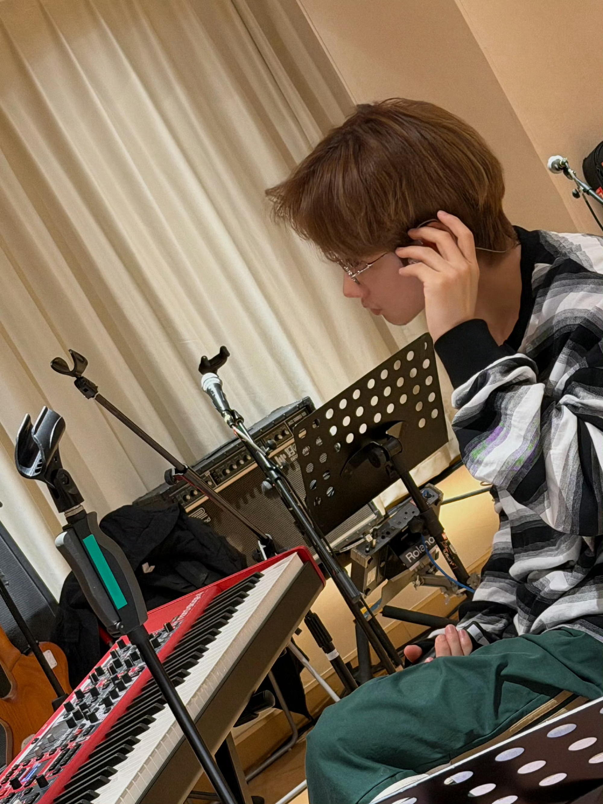 官宣新的主题了！汪苏泷问完我人类梦寐以求的深奥问题，我还在回味无穷呢，哥哥马不停