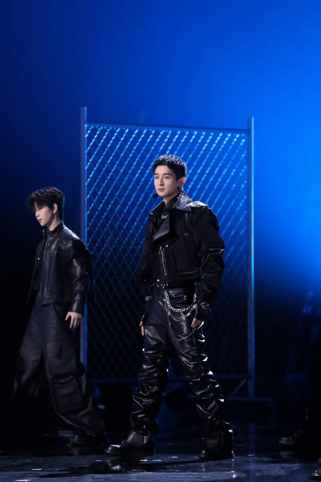 檀健次给危晋宇冠军夜加油危晋宇翻唱《蒙娜丽莎》晋级《声鸣远扬》三强，获檀健次点赞