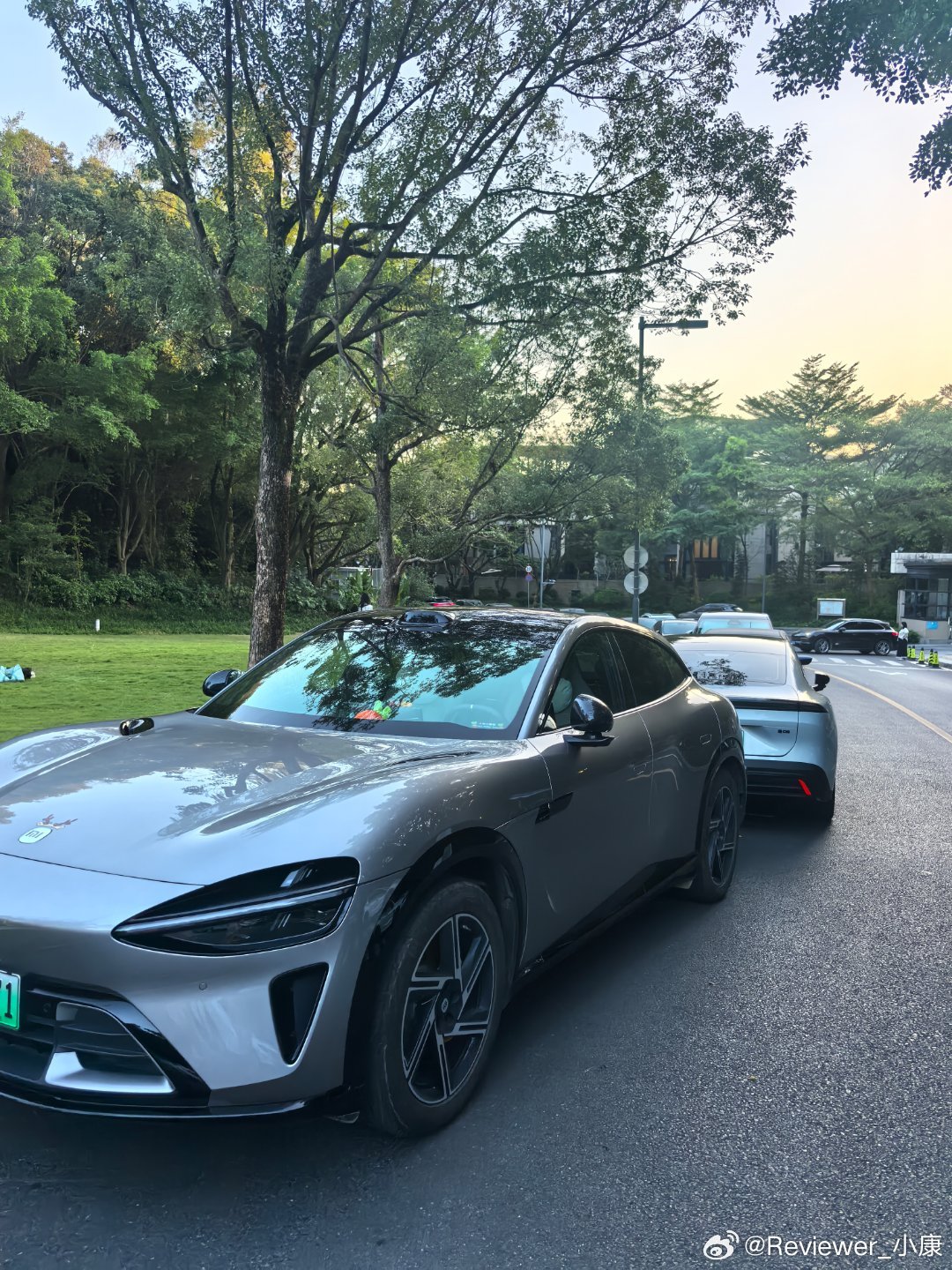 今天去了一趟阿那亚，真的是太多小米汽车了又是SU7又是YU7，不过还没看到澎程 