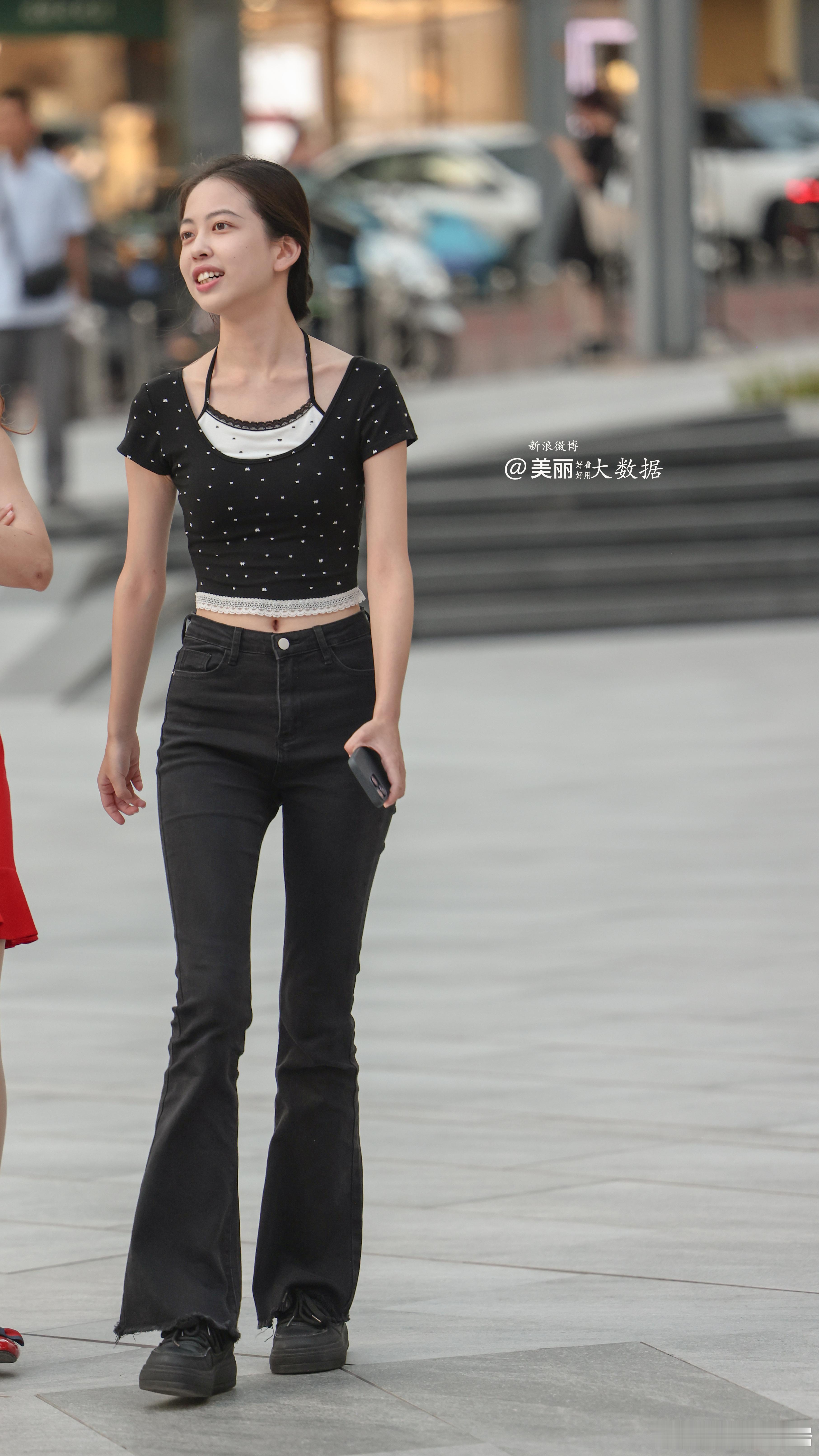 时尚穿搭不仅仅是造型，更是态度的表达方式。。 ​​​