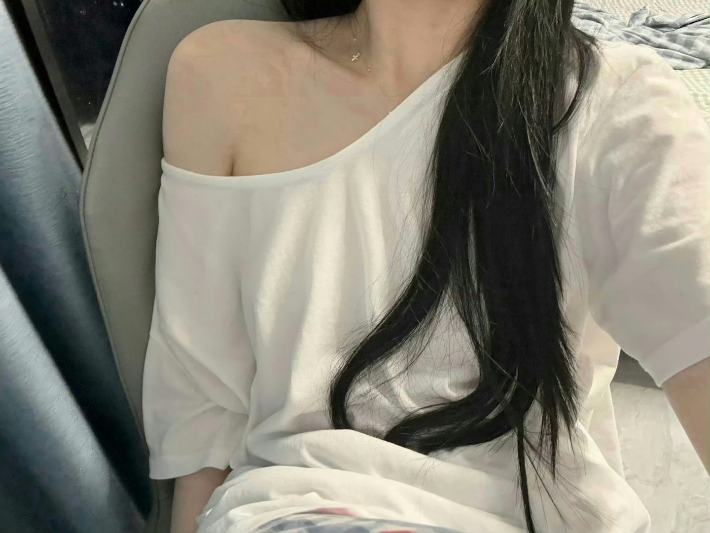 爱一个人就会有占有欲  不想和别人分享他 憨憨我的傻瓜  因为在乎你 所以我吃醋