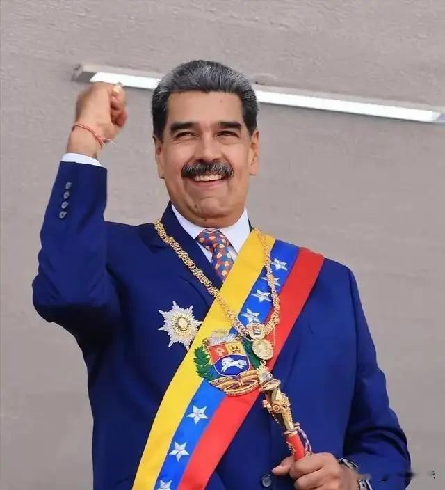 美国大军压境委内瑞拉，是想引爆委内瑞拉内部危机，达到不战而颠覆他国政权的目的。随