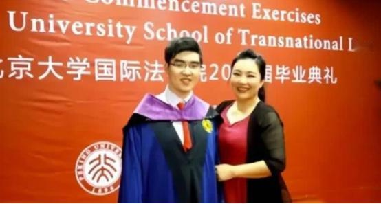 #MCN首发激励计划#
1988年，武汉女教师在医院生下一个小男孩。谁知，丈夫突
