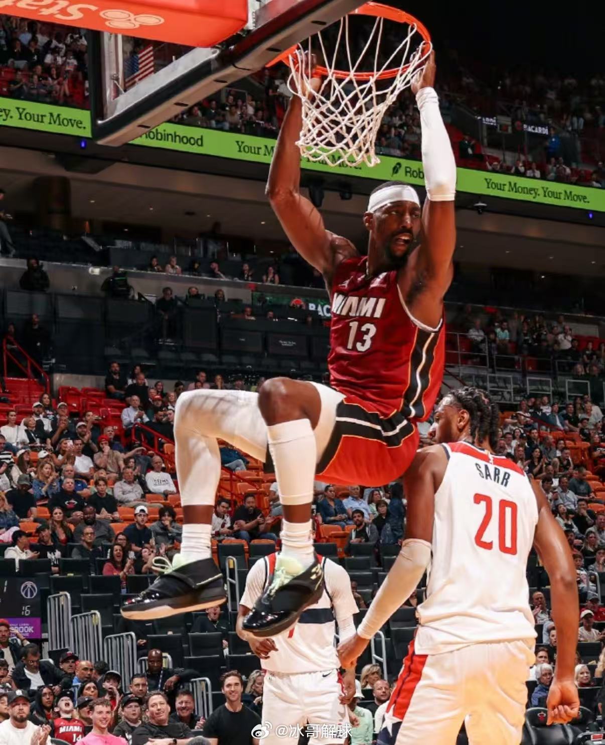 阿德巴约单节31分阿德巴约迎来疯狂一战，首节手感全开，16投10中、三分8中5轰