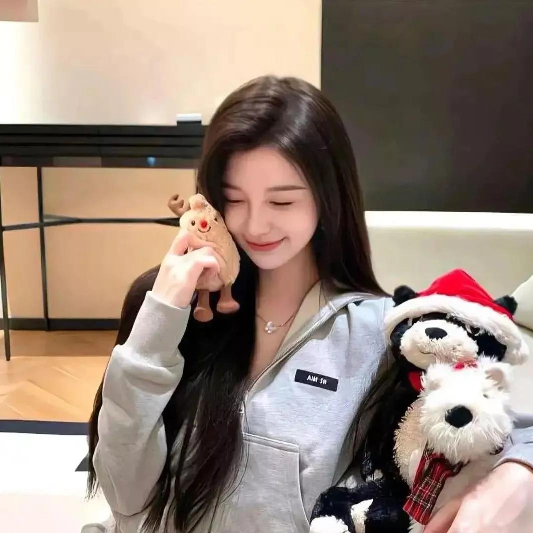 温柔冬日，拥抱可爱玩偶，感受暖意满满🧸🌹玩偶 温柔玩偶少女 玩偶照 玩偶合影