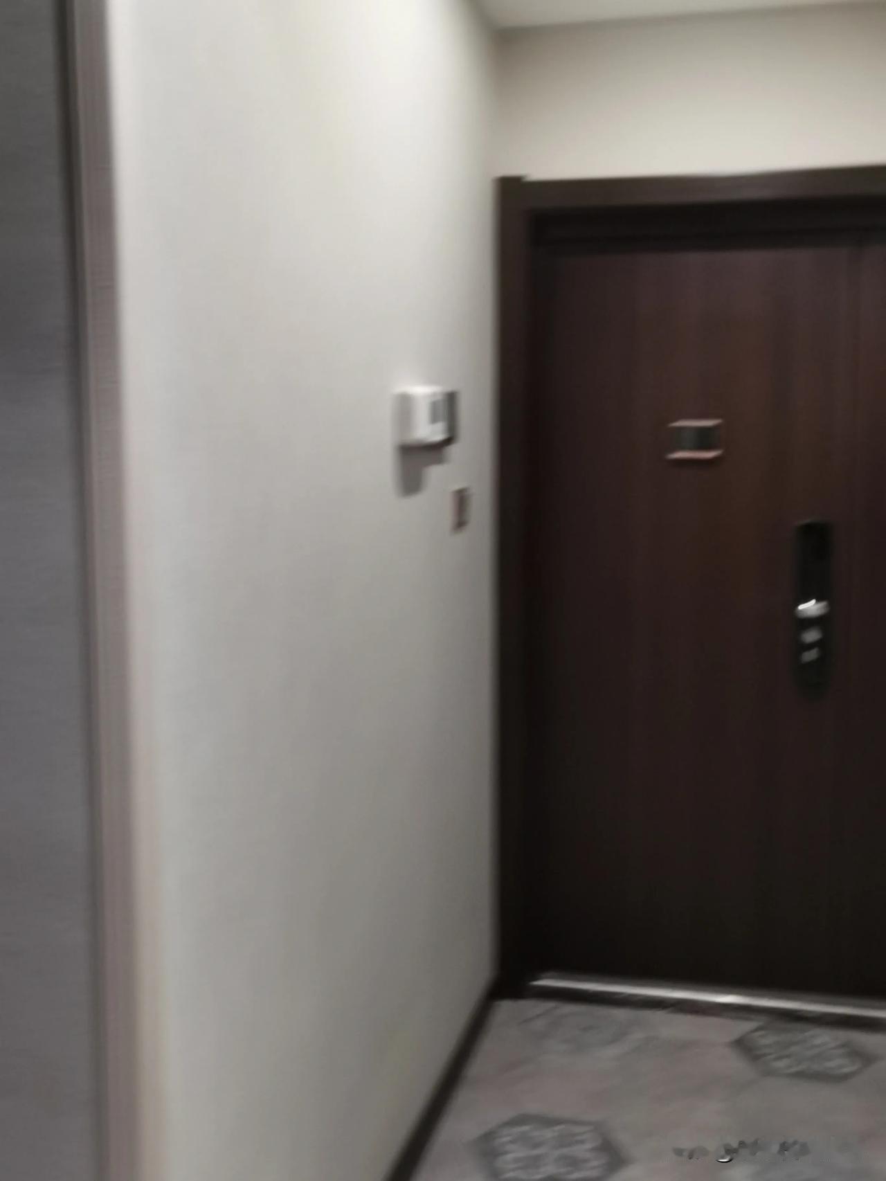 外甥为娃上学租房，我给他算了一笔账，租房不如买房：

租房：每年租金1.6万元。