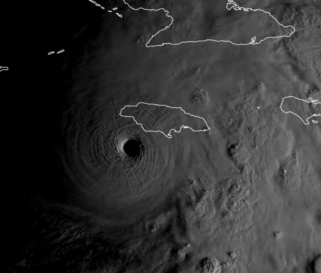 这就是飓风眼的压迫感吗
北京时间10月28日晚、当地时间清晨， 2025年的新晋