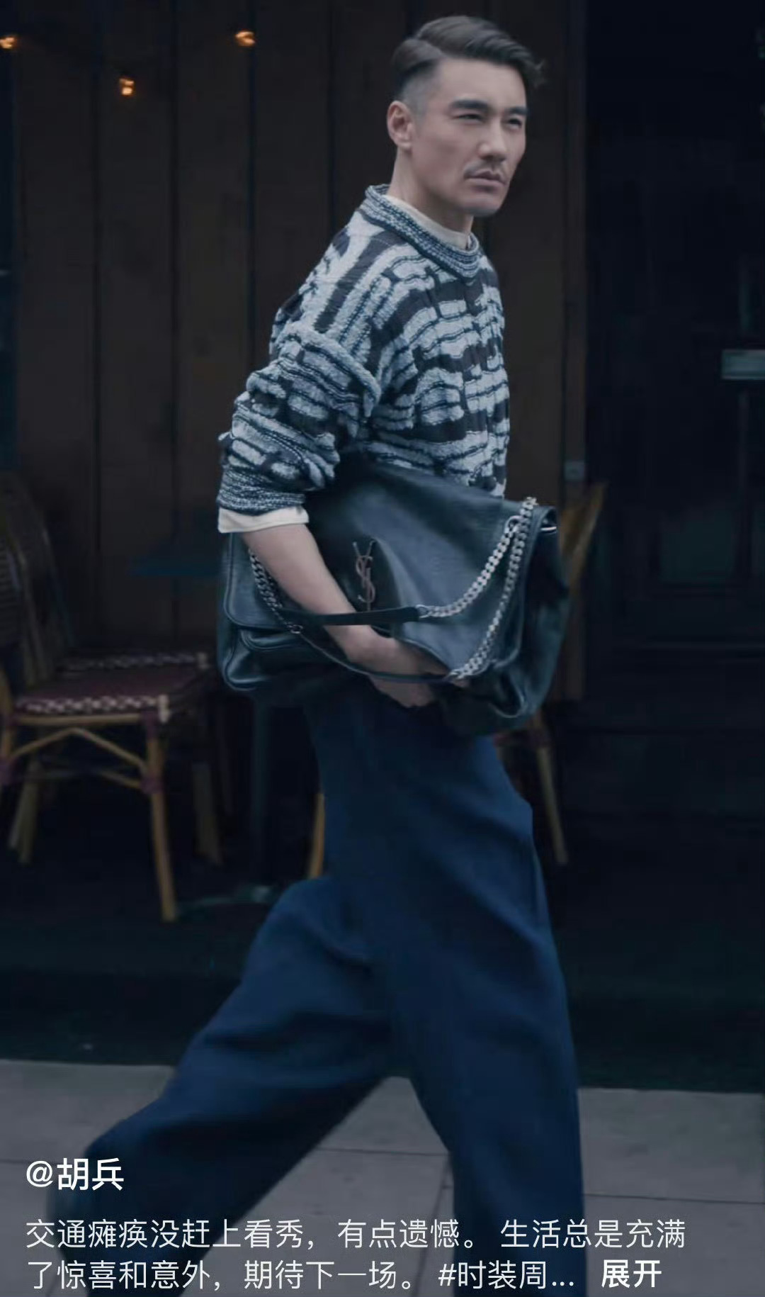 #劳模胡兵时装周被堵#果然还得是胡兵，这也太敬业了吧，哥哥总是带给我们不一样的惊