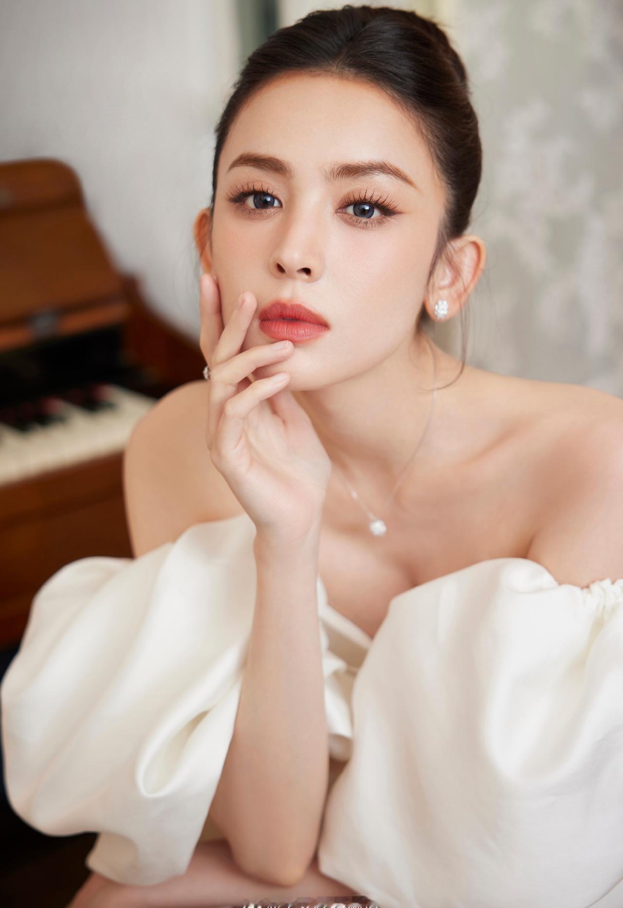 古力娜扎白色礼裙精选优雅迷人 ​​​