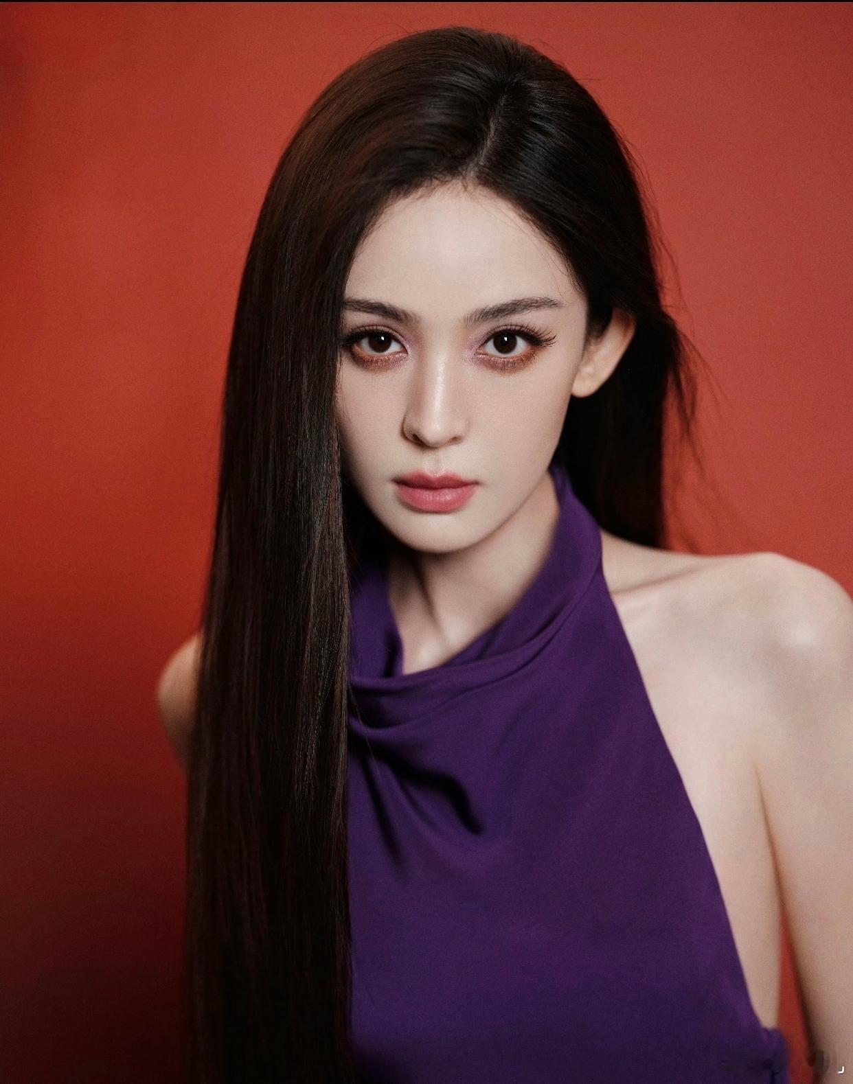 1. 白鹿和周翊然没有谈恋爱，他们住的小区里有很多艺人，两人之间也没有什么暧昧的