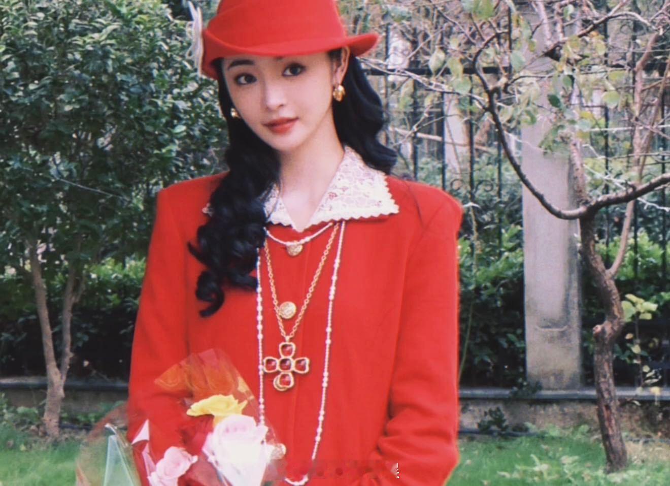 周洁琼内娱留洋千金又上新了 内娱留洋千金又更新！周洁琼的复古造型简直长在审美点上