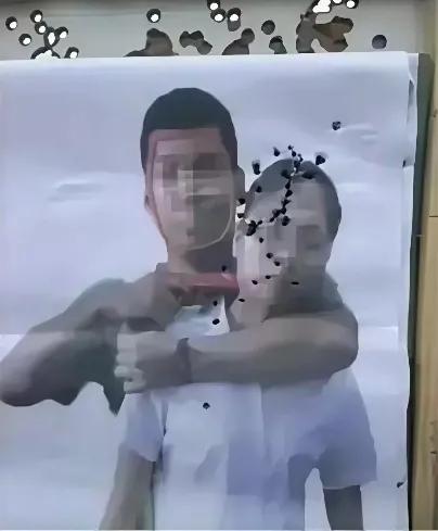 我们看影视剧和现实中劫持人质时，为什么不开枪？这是一副劫持人质的图片，当时以这个