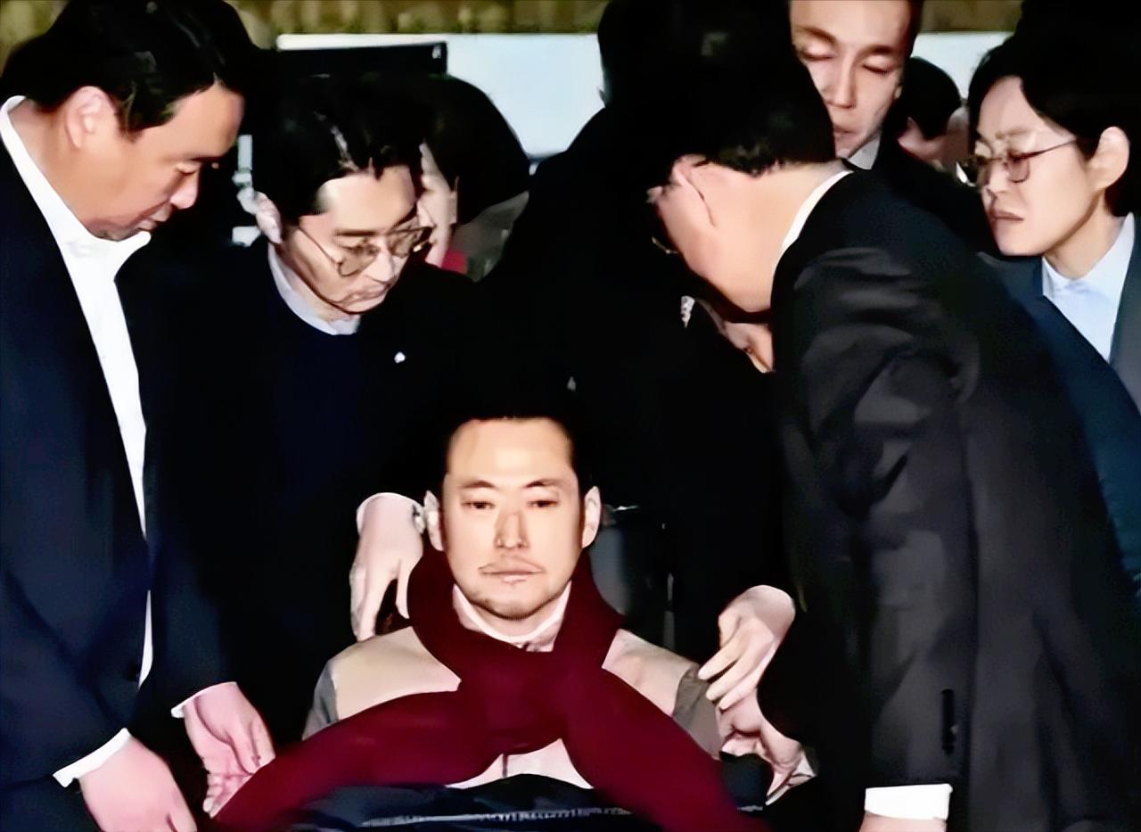 2026年韩国政坛刚开年，就爆出个天大的笑话，国民力量党党首张东赫放着正事不干，