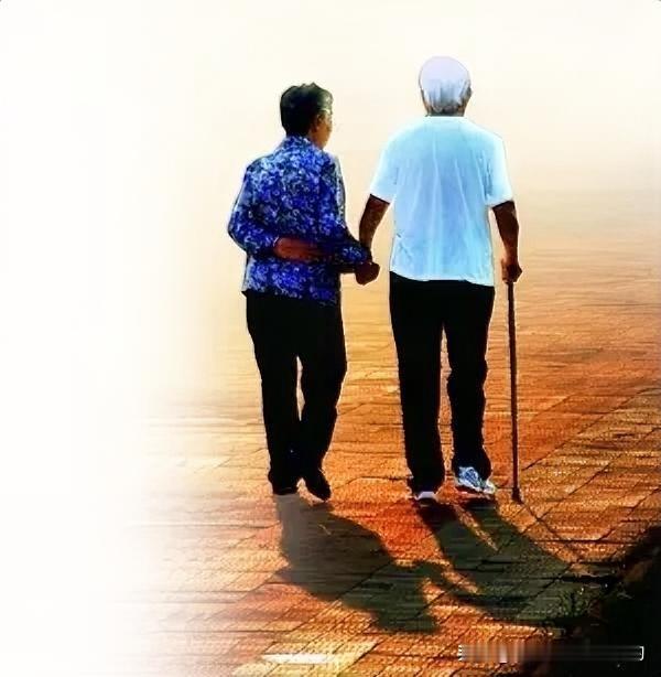 不知道你发现没，以前说一不二的父母，现在连打个电话都犹豫：“现在说话方便吗？”家